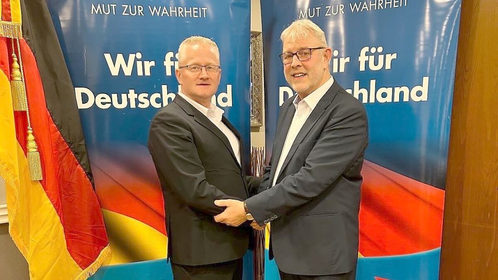 AfD-Kreisvorsitzender Josef Kruse (rechts), hier mit dem Direktkandidaten Sven Sager, freut sich über die Wahlerfolge. Foto: AfD-Kreisverband Cloppenburg-Vechta