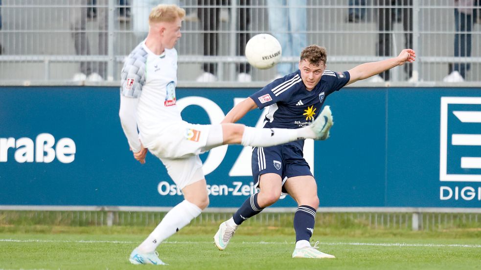 Luis Podolski wird mit hoher Wahrscheinlichkeit in Emden bleiben. Foto: Doden/Emden
