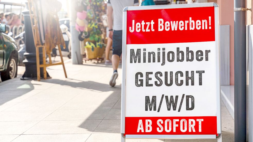 Wer neben seinem Hauptjob einen Nebenjob in Betracht zieht, sollte sich im Vorfeld umfassend informieren und den Arbeitgeber rechtzeitig in den Prozess einbeziehen. Foto: IMAGO / Bihlmayerfotografie