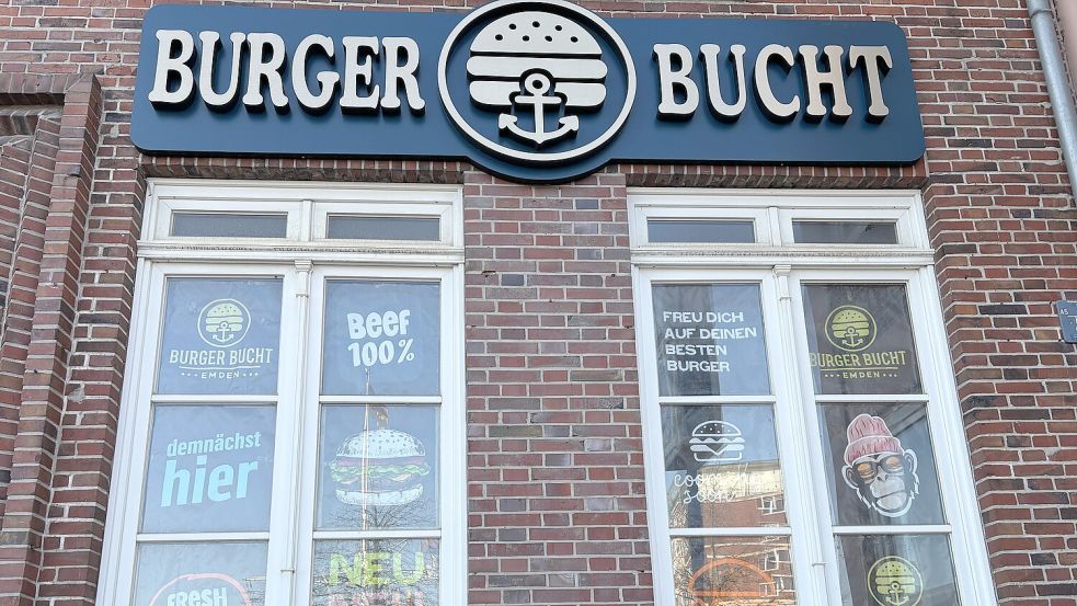 Die Beschilderung hängt schon: Hier zieht Burgerbucht ein.