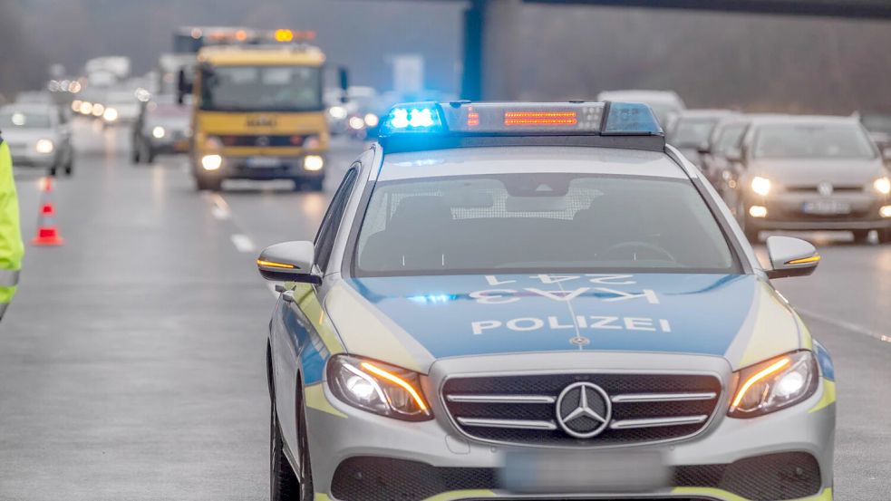 Viele Faktoren begünstigen Verkehrsunfälle auf der Autobahn. Doch gehört der Verzicht auf ein Tempolimit dazu? Foto: IMAGO/Einsatz-Report24/Aaron Klewer