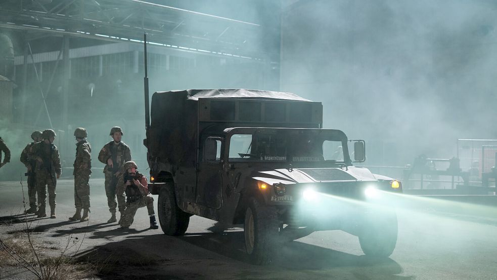 Der neue Münchener „Tatort: Charlie“ (Sonntag um 20.20 Uhr im Ersten) wurde unter Originalbedingungen während eines NATO-Manövers gedreht. Foto: BR/Lucky Bird Pictures/Oliver Oppitz