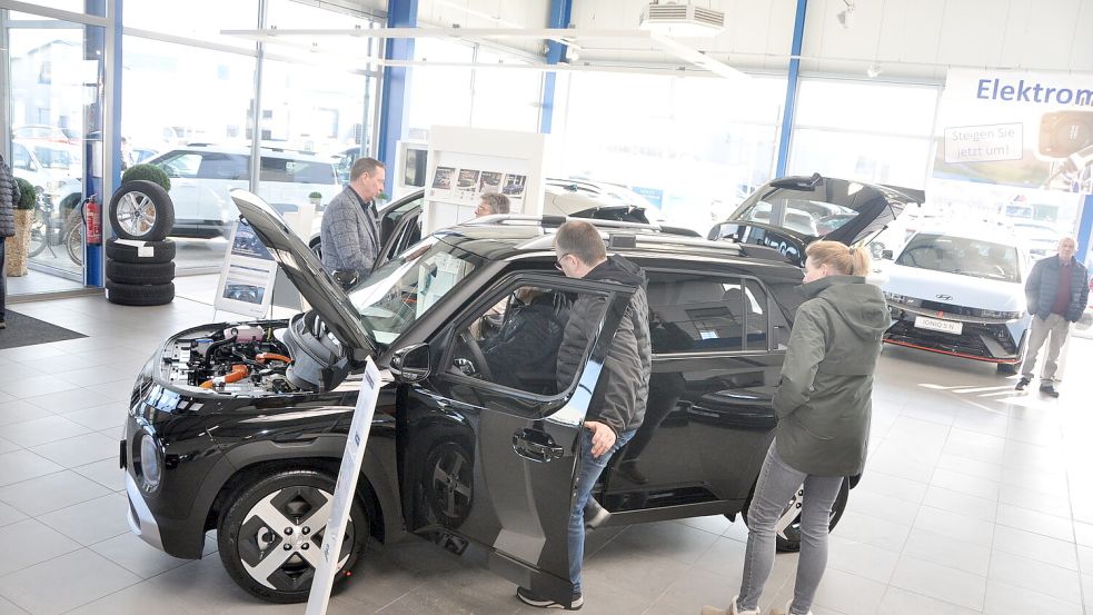 In Leer wurde am Sonntag eine Autoschau geboten. Foto: Wolters