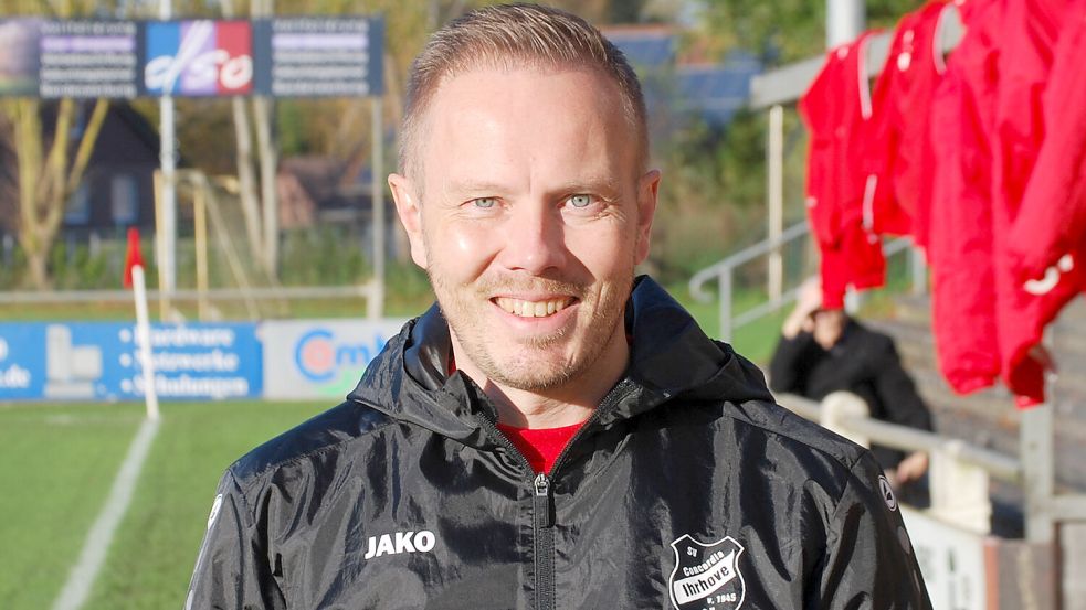 Christian van Hoorn bleibt auch in der Saison 2025/26 Trainer des SV Concordia Ihrhove. Co-Trainer Detlef Brinkmann sagte ebenfalls zu. Foto: Reemts