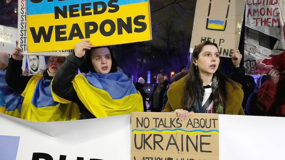 Die Ukraine ist bisher auf US-Militärhilfe im Kampf um ihr Bestehen im russischen Angriffskrieg angewiesen. (Archivbild) Foto: Czarek Sokolowski/AP/dpa