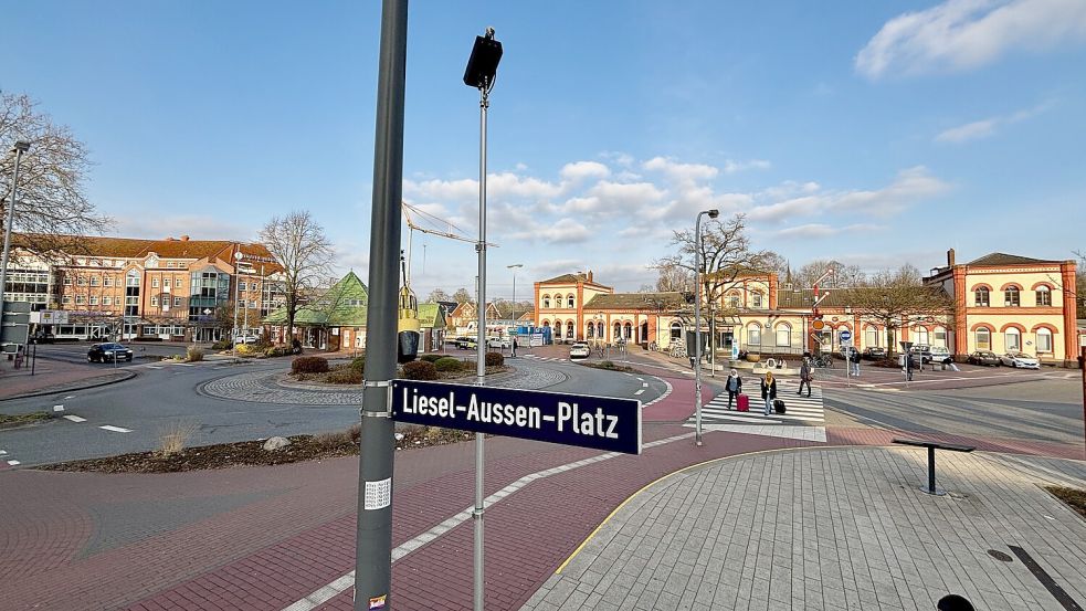 Am Bahnhofskreisel steht eine mobile Kamera. Foto: Ortgies