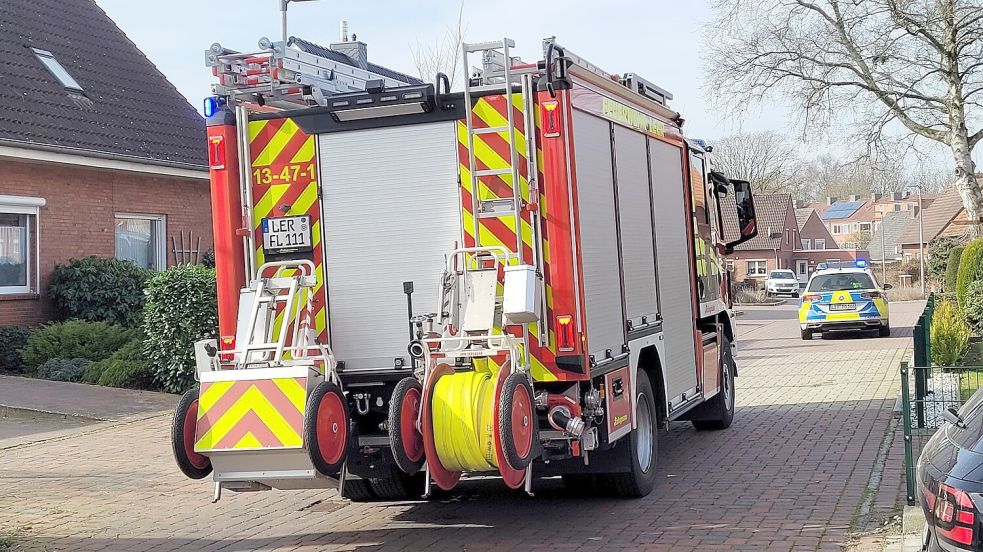 Feuerwehr und Polizei waren vor Ort im Einsatz. Foto: Wolters