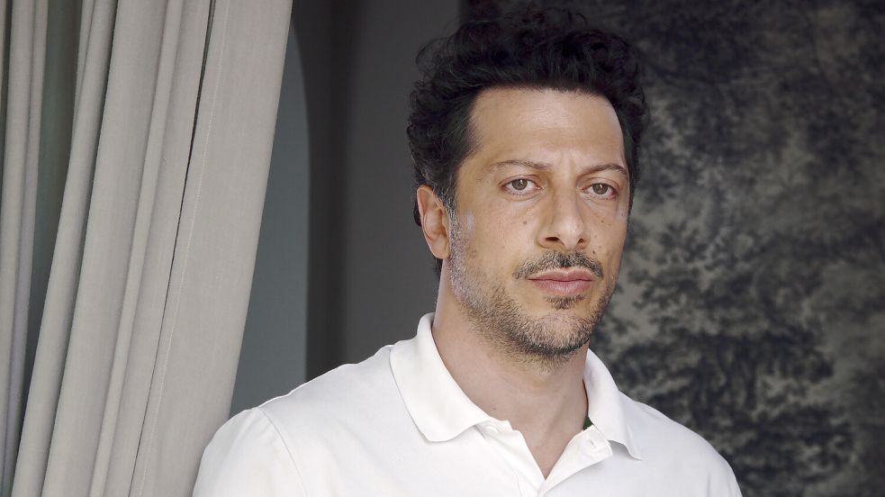 Fahri Yardim besetzt in dem neuen Sozialdrama die Hauptrolle. Er spielt den Familienvater John, der einen folgenschweren Unfall begeht. Foto: Netflix