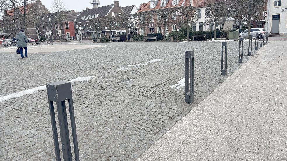 Der Torfmarkt in Norden ist rechts und links bereits mit Metallpollern versehen. Foto: Rebecca Kresse