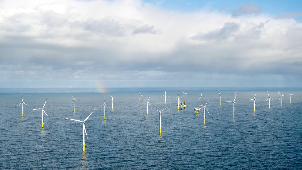 Der Offshore-Windpark Riffgat war der erste kommerzielle deutsche Windpark in der Nordsee. Er liegt rund 15 Kilometer nördlich der Insel Borkum. Foto: Sina Schuldt/dpa
