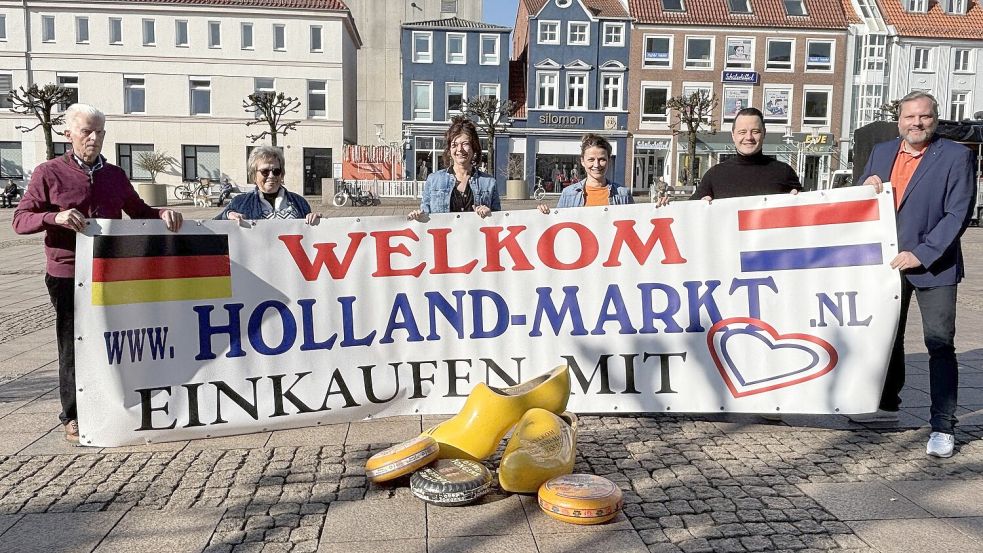 Henk ter Hennepe (von links), Yvonne ter Hennepe, Maike Theesfeld, Sandra Pfeiffer-Fecht, Kevin Lukens und Udo Hippen organisieren den Hollandmarkt in Aurich. Foto: Lasse Paulsen