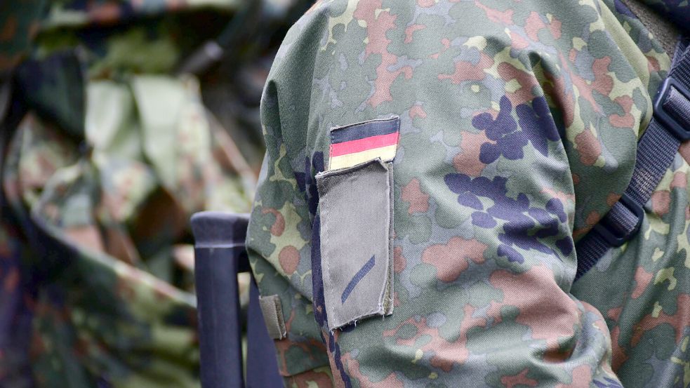 Könnten nicht nur beim Impfen oder bei Hochwasser helfen, sondern auch bei der Drohnenabwehr: Bundeswehrsoldaten. Foto: IMAGO/Sven Eckelkamp