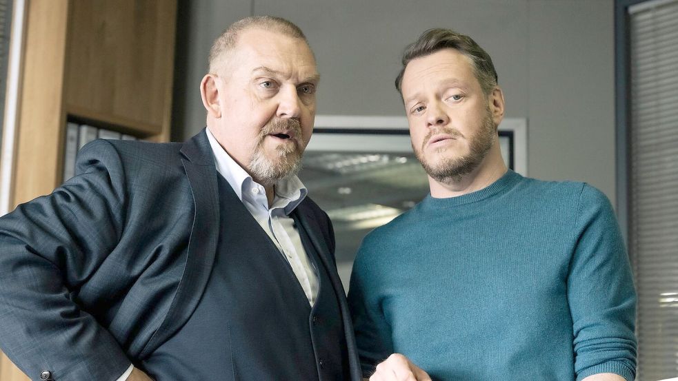 Der Fall führt die „Tatort“-Kommissare Max Ballauf (Klaus J. Behrendt) und Freddy Schenk (Dietmar Bär) zum legendären „Colonius“-Turm. Foto: WDR/Martin Valentin Menke