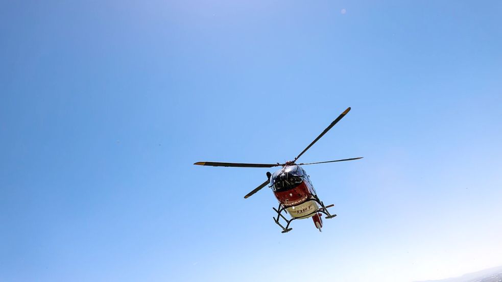 Zwei Rettungshubschrauber sowie mehrere Notärzte und Rettungswagen waren an der Unfallstelle im Einsatz. (Symbolbild) Foto: Philipp von Ditfurth/dpa