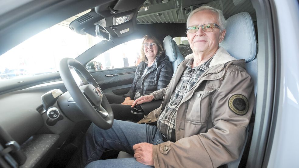 Carl und Elfriede Stöhr schauten sich nach einem neuen Wagen um. Foto: Stephan Friedrichs