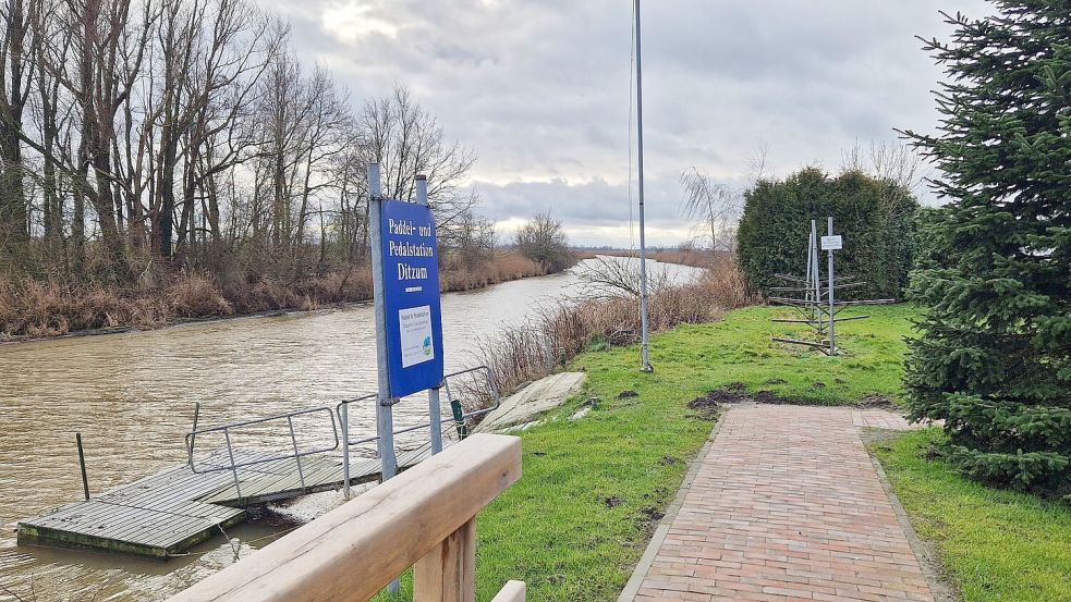 Der Standort des Fasses ist in der Nähe des Tiefs bei der Paddel- und Pedalstation in Ditzum geplant. Foto: Gettkowski