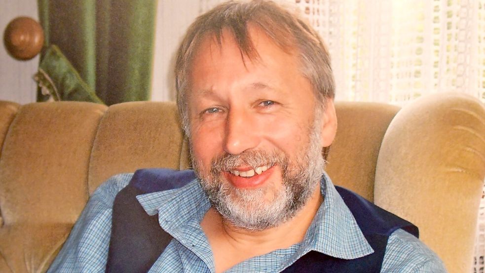 Helmut Kroon war Lehrer, Ostfriesland-Kenner und ein Macher. Seine Frau Hannelore beschreibt ihn als einen Menschen, der gern und oft für andere da war. Repro: Ullrich