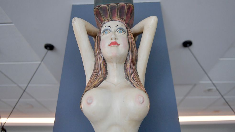 Nackte Frauen als Deko – wie hier im Restaurant Leckerpott in Emden. Foto: Ortgies