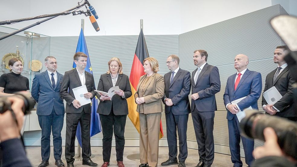 Übergabe des Jahresberichts 2024 der Wehrbeauftragten Foto: Kay Nietfeld/dpa
