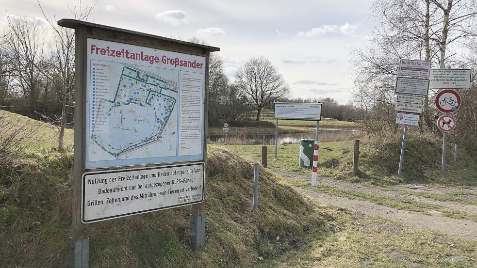 Am Badesee Großsander wird künftig eine Parkgebühr fällig. Foto: Archiv