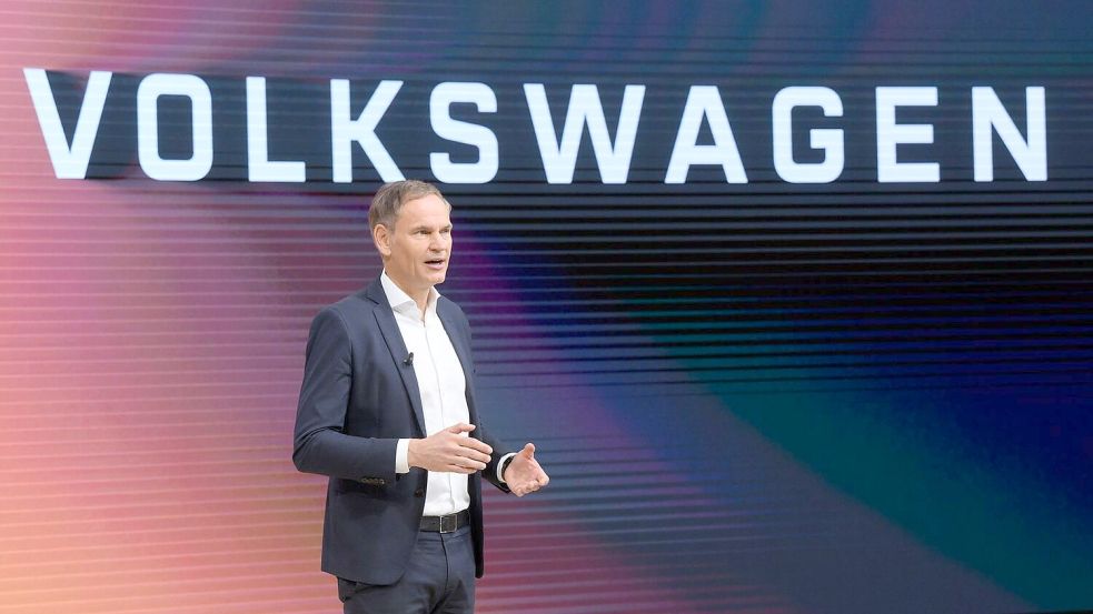 Zwischen Optimismus und Realismus: Volkswagen-Chef Oliver Blume bei der Jahrespressekonferenz des Konzerns. Foto: Julian Stratenschulte/dpa