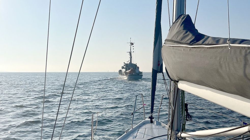 Im Visier der Segler: Kein russisches Spionageschiff, sondern die gute alte dänische Heimwehr. Foto: Karolina Meyer-Schilf