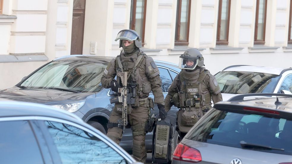 Der tatverdächtige Ehemann der Frau stellte sich am Vormittag und wurde festgenommen. Foto: Bodo Schackow/dpa