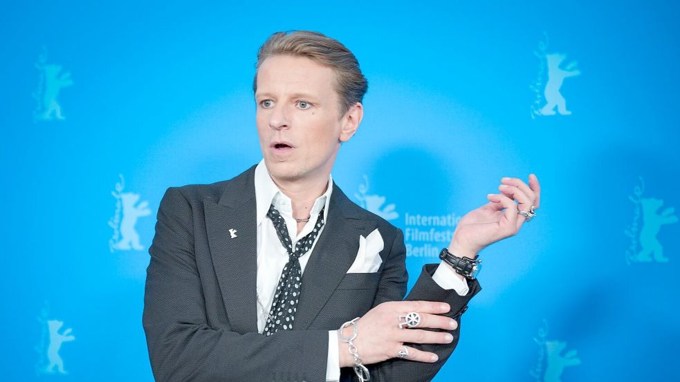 Kann doppelt hoffen: Schauspieler Alexander Scheer. (Archivbild) Foto: Soeren Stache/dpa
