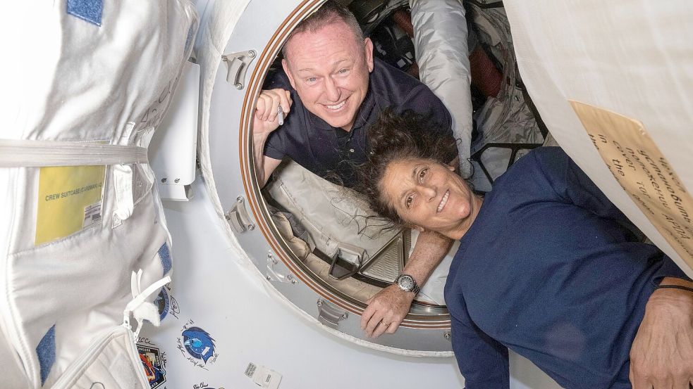 Barry Wilmore und Suni Williams gelten als erfahrene Astronauten. Foto: Uncredited/NASA/AP/dpa