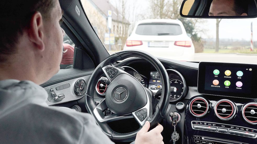 Ein Traum für viele Autofahrer: Einen Mercedes in seinem Fuhrpark zu haben. Foto: IMAGO/Bihlmayerfotografie