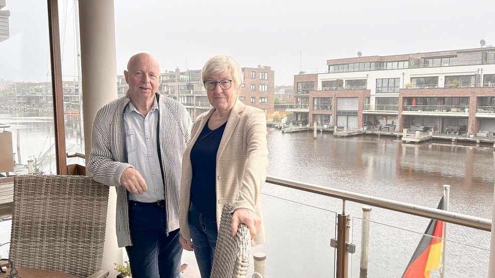 Waltraud und Johann Thieke können von ihrem Balkon aus auf den Neuen Delft blicken. Foto: Tomé