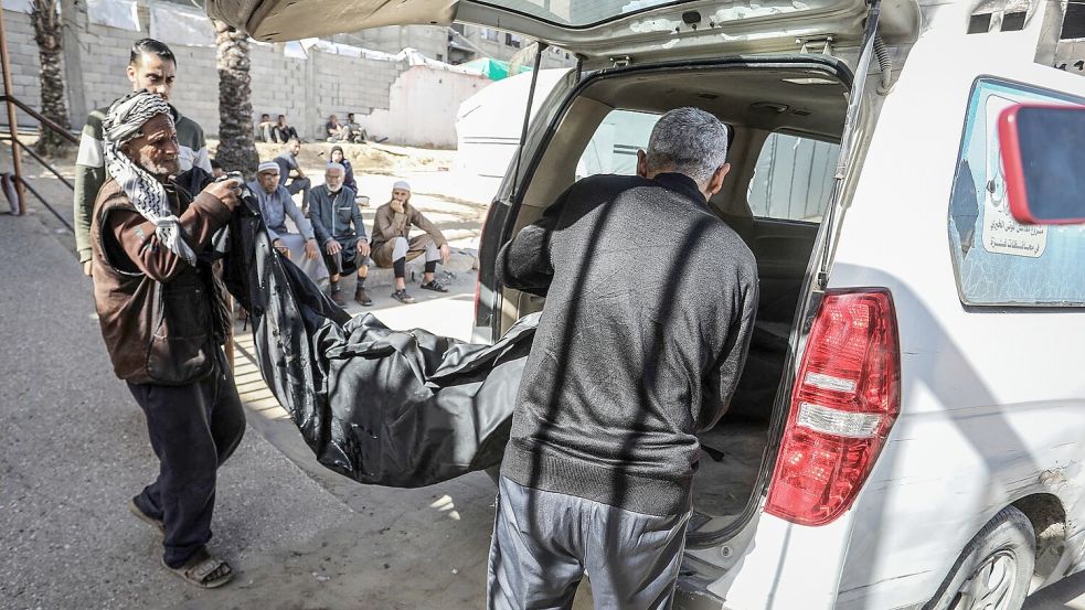 Palästinensischen Angaben zufolge gab es bei den israelischen Luftangriffen etliche Todesopfer. Foto: Abed Rahim Khatib/dpa