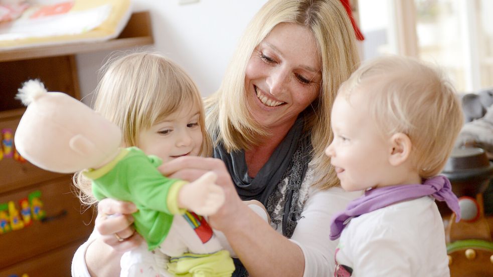 Wenn die Kita ausfällt, können einige Familien in Stadt und Landkreis Osnabrück die Kindernotfallbetreuung des Familienbündnisses in Anspruch nehmen – vorausgesetzt, ihr Arbeitgeber macht mit. Foto: dpa/Franziska Kraufmann