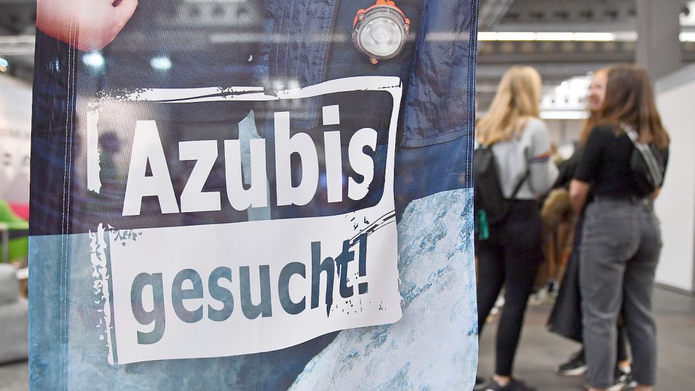 Azubis gesucht: In Leer findet im Mai eine Jobmesse statt. Symbolfoto: Martin Schutt/dpa
