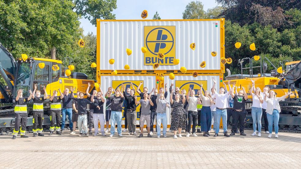 Ob direkter Berufseinstieg, studentische Tätigkeiten, ein Praktikum oder eine Ausbildung in einem von 20 anerkannten Berufen – die Möglichkeiten bei JOHANN BUNTE sind vielfältig. Fotos: Privat