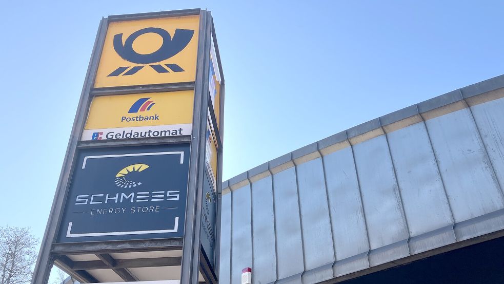 Die Tage der Postbank in Papenburg sind gezählt. Und auch bei der Deutschen Post in der Fehnstadt stehen Veränderungen an. Foto: Gerd Schade
