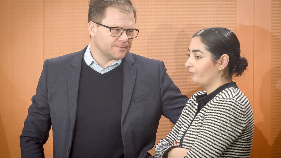 Ostbeauftragter Carsten Schneider und Integrationsbeauftragte Reem Alabali-Randovan (beide SPD) kosten den Steuerzahler insgesamt 52 Millionen Euro jährlich. Foto: IMAGO/Christian Spicker