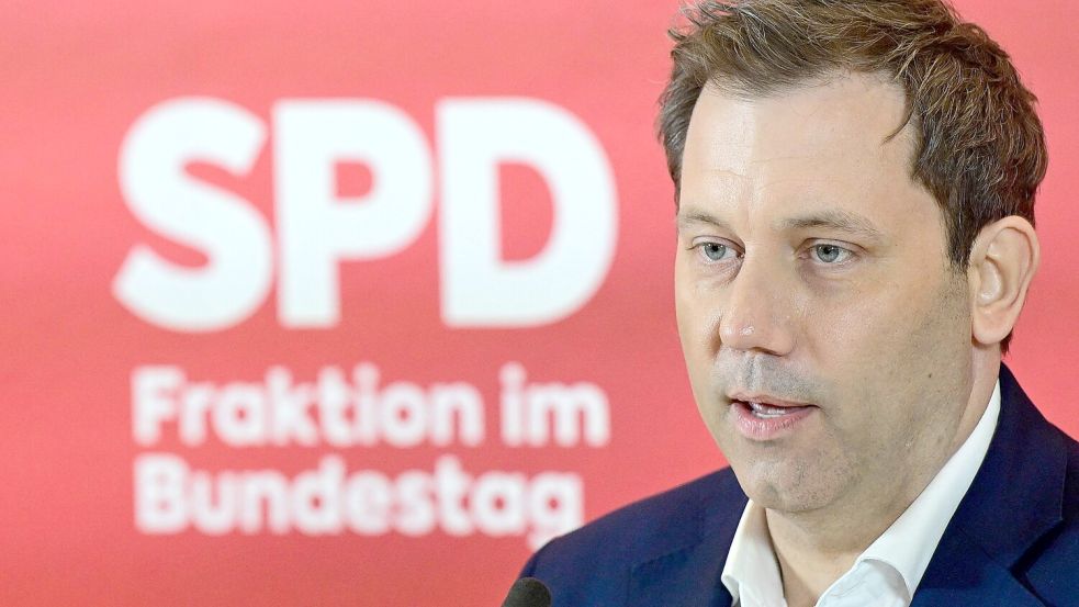 Rote Linien allerorten? Lars Klingbeil und seine SPD haben ein historisch schlechtes Wahlergebnis erzielt, scheinen jetzt aber den Kurs der nächsten Bundesregierung bestimmen zu wollen. Foto: JOHN MACDOUGALL