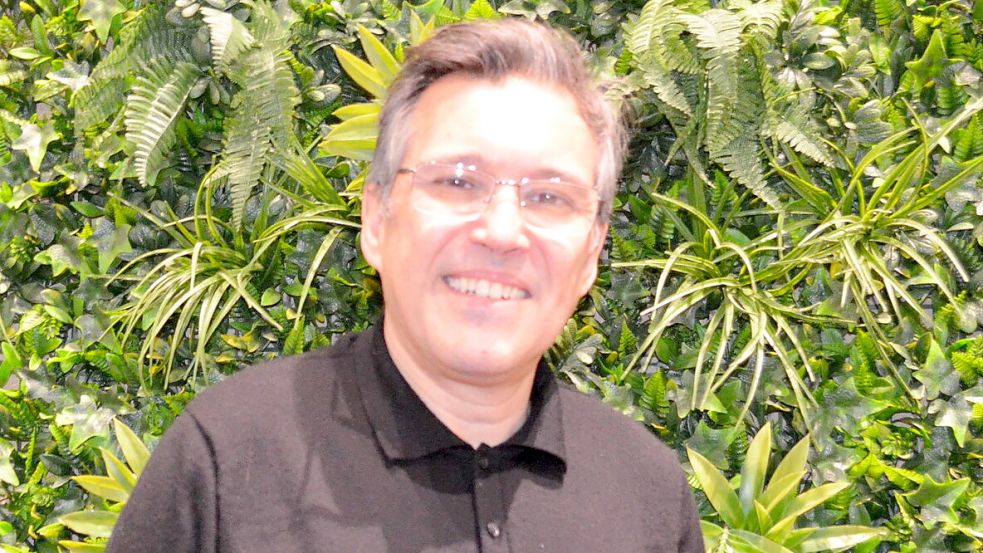 Er hatte Auftritte in vielen Opernhäusern weltweit - zu Hause ist der spanische Tenor Oscar Marin seit zweieinhalb Jahren in Rhauderfehn. Foto: Fertig