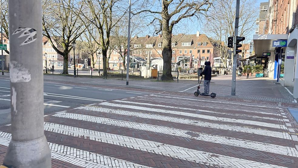 E-Scooter gehören mittlerweile auch in Emden zum Stadtbild. Foto: Hanssen
