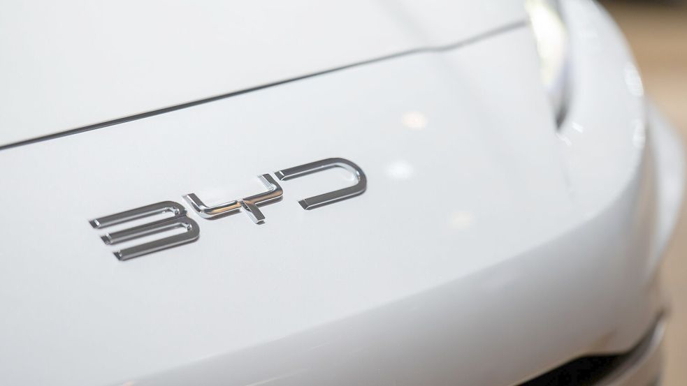 Während US-Rivale Tesla zuletzt in der Volksrepublik Probleme hatte, geht das Wachstum bei BYD auch in den ersten Monaten des neuen Jahres weiter. (Archivbild) Foto: Jonas Roosens/Belga/dpa