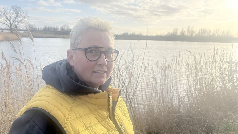 Willma Boyken ist ständig am Badesee auf dem Ems-Marina-Campingplatz unterwegs. Foto: Löschen