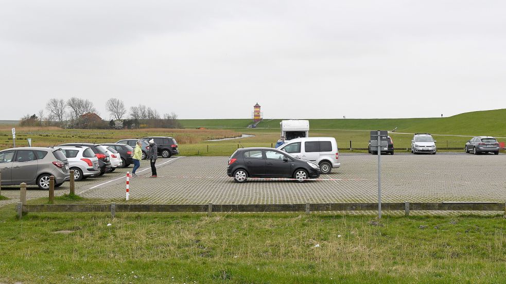 Abschied vom Parkscheinautomaten: Am Pilsumer Leuchtturm möchte die Gemeinde ein neues digitales Parksystem testen. Foto: Wagenaar/Archiv