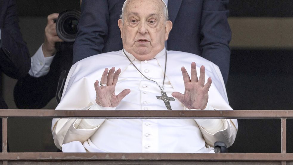 Nach fünf Wochen im Krankenhaus wurde Papst Franziskus am Sonntag entlassen. Foto: dpa/Oliver Weiken