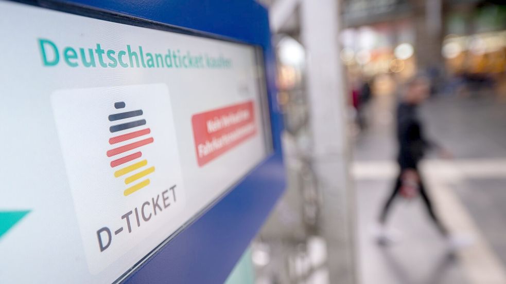 Deutschlandticket dürfte teurer werden. (Symbolbild) Foto: Sebastian Gollnow/dpa
