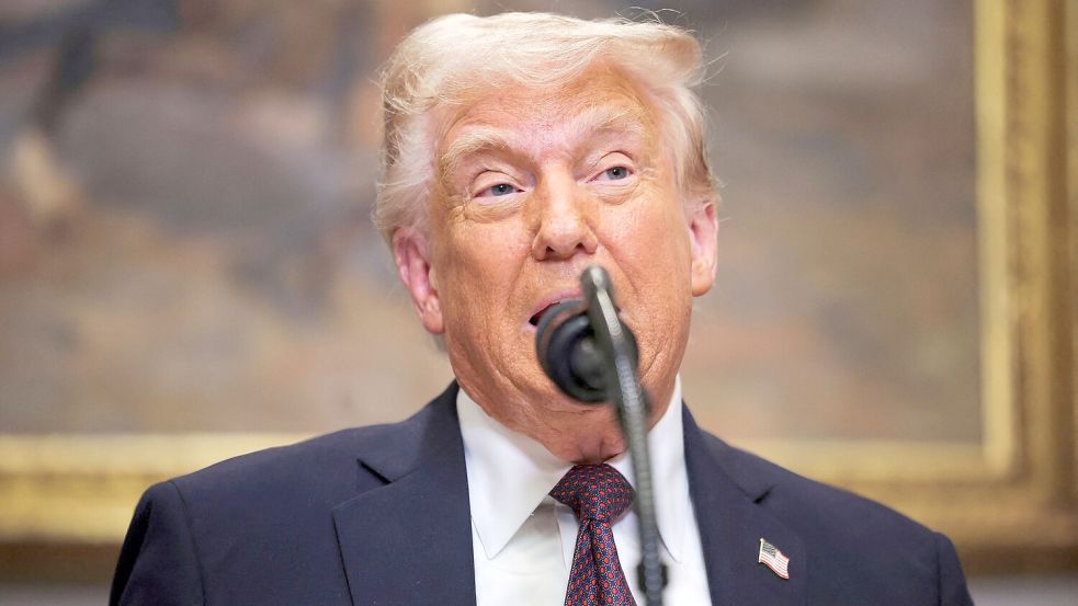 Trump ist mit den bisherigen Erklärungen seiner Kabinettsmitglieder zu der massiven Sicherheitspanne zufrieden. (Archivbild) Foto: -/AP Pool/dpa