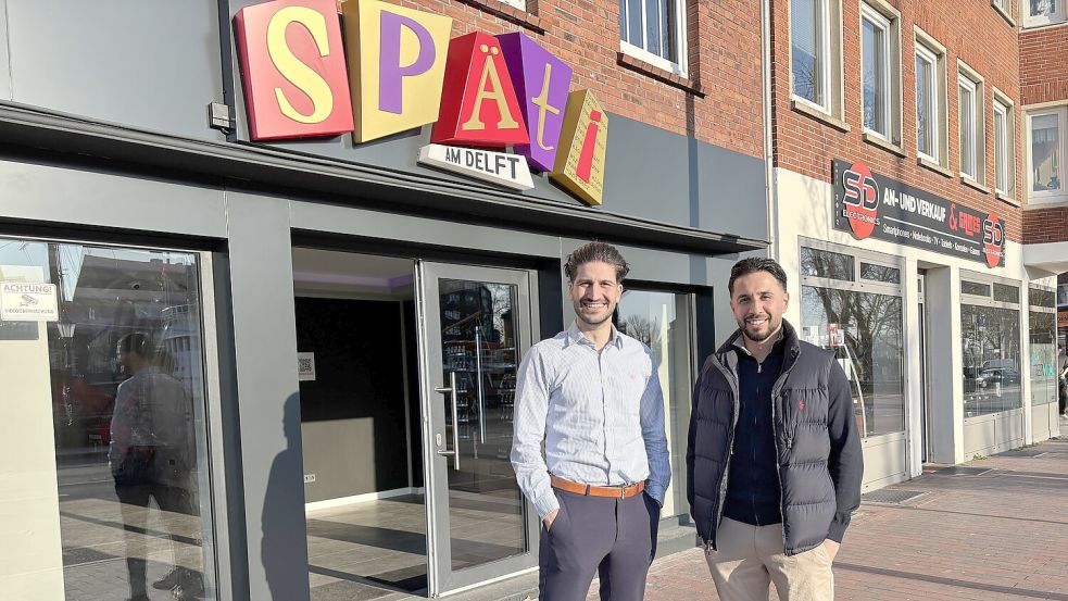 Stolz auf ihren Späti am Delft: Eyüpsultan Eyüpoglu und Mazlum Kalmaz. Foto: Schuurman