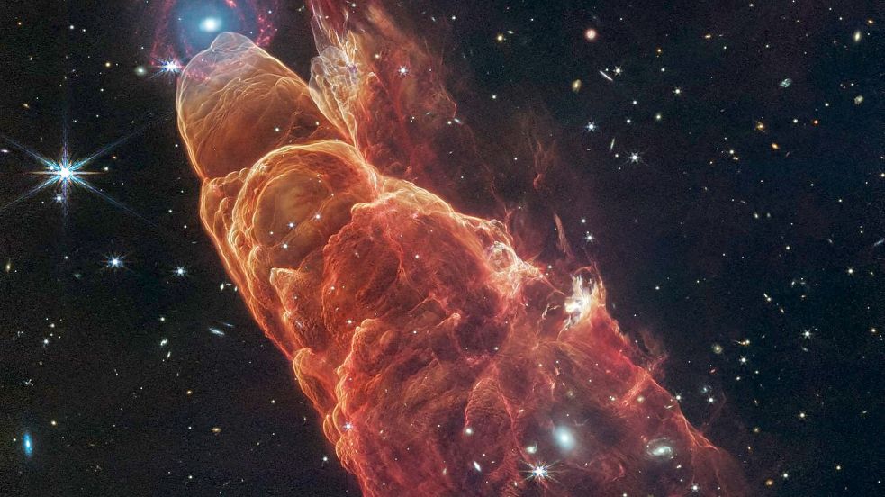 Eine neue Aufnahme des sogenannten Kosmischen Wirbelsturms könnte Fachleuten helfen, Stern-Auswürfe besser zu verstehen. Foto: Weltraumteleskop James Webb/NASA/ESA/CSA/dpa