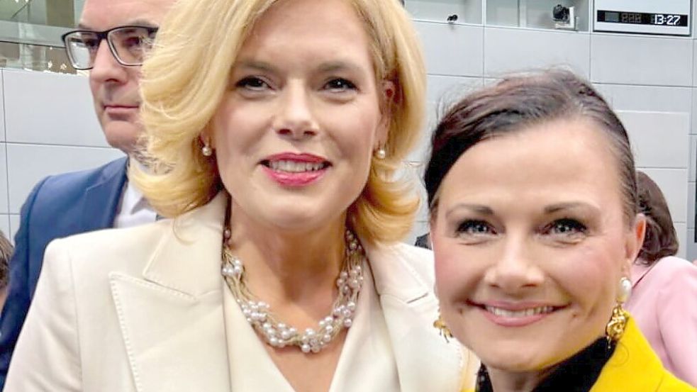 Gitta Connemann gratulierte der frisch gewählten Bundestagspräsidentin Julia Klöckner (beide CDU). Foto: privat