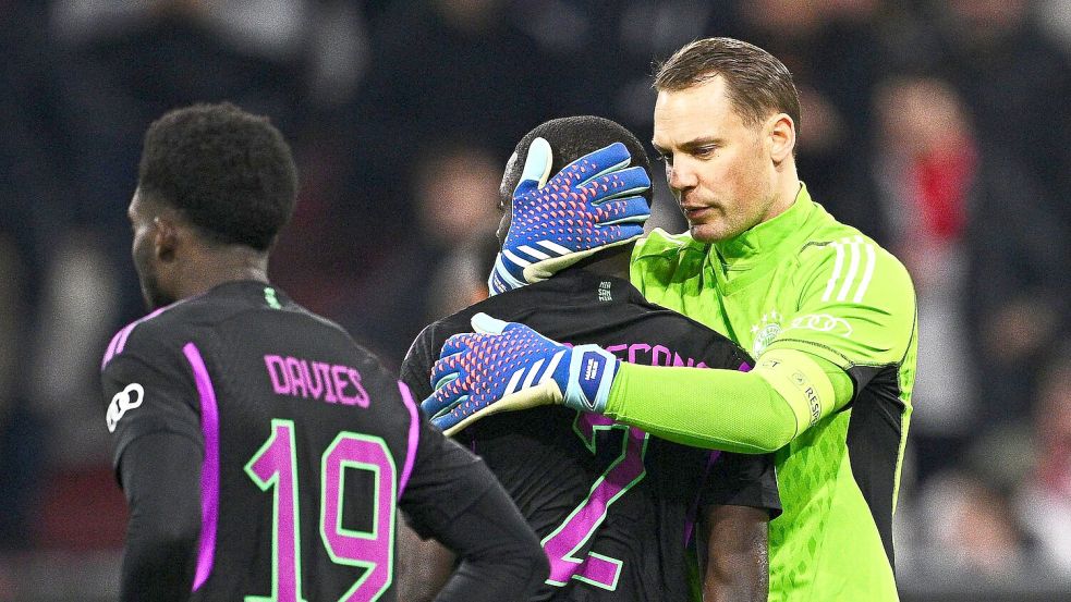 Nach Manuel Neuer (r) fallen auch Alphonso Davies (l) und Dayot Upamecano aus. Foto: Tom Weller/dpa